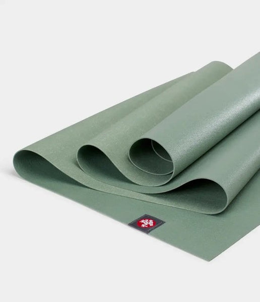 Manduka eKO SuperLite Reis Yoga Mat Leaf Green - Groen – 180x61 cm – Slechts 1,5 mm Dik en weegt 1 KG - Ultralicht, Ultradun & Biologisch Afbreekbare Reis yogamat – Superieure Grip & Duurzaam Natuurlijk Rubber – Ideaal voor Onderweg