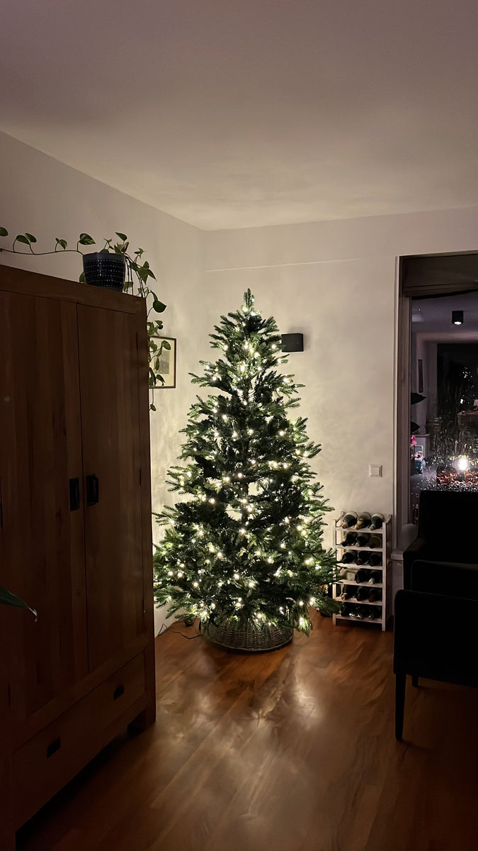 Premium Kerstboom Excellent Trees® LED Kalmar 150 cm met verlichting - 210 Lampjes