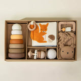Baby First Toys Geschenkdoos | Complete giftbox met rammelaar, sensorisch boek en stapelspeelgoed