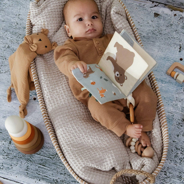 Baby First Toys Geschenkdoos | Complete giftbox met rammelaar, sensorisch boek en stapelspeelgoed