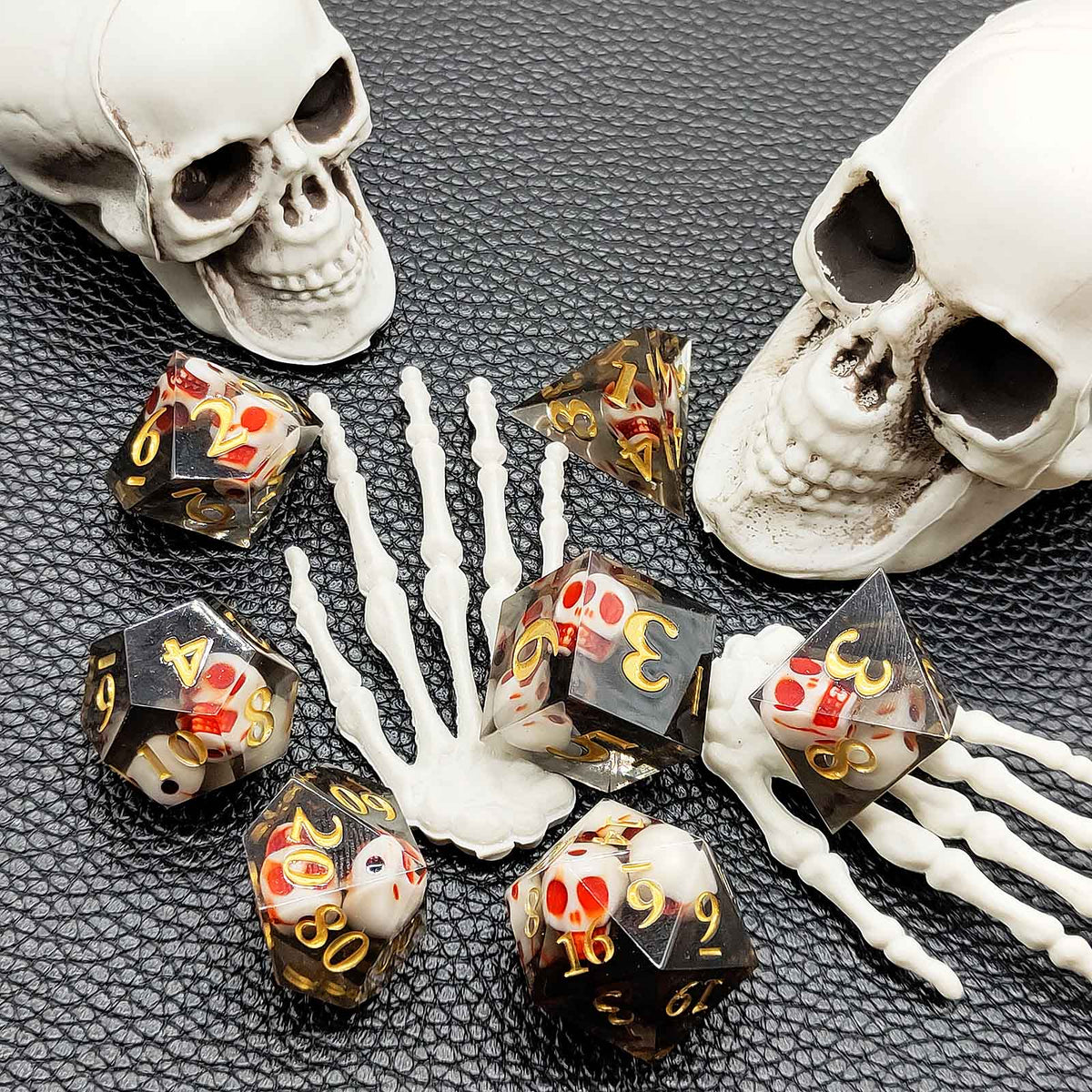 7 delige Resin Dice Set “Obsidian Skulls"