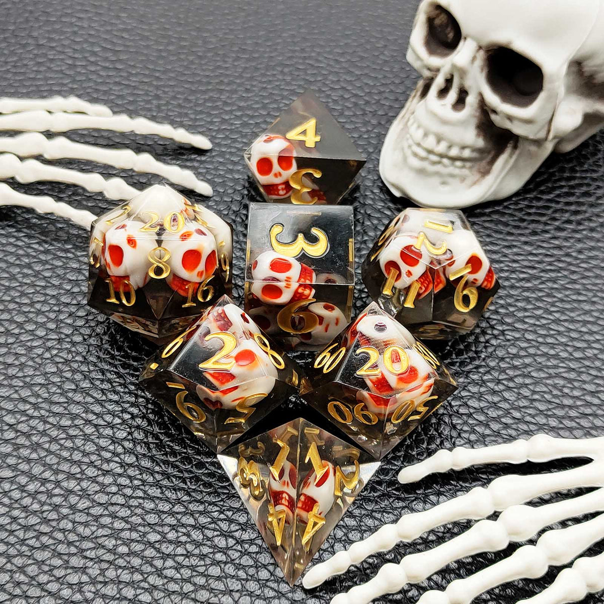 7 delige Resin Dice Set “Obsidian Skulls"