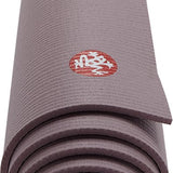 Manduka PRO Yoga Mat Oud Roze - Elderberry | 66 x 183 cm, x 0,6 mm dik | Zeer Goede Antislip & Latexvrij | Ideaal voor Hot Yoga & Vinyasa Flow | Deze Yogamat biedt een optimale ondersteuning voor rug, heupen, knieën en ellebogen op harde ondergronden