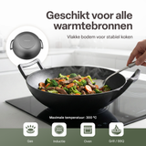 Gietijzeren Wok Ø36 cm met Houten Deksel – Wokpan Gietijzer voor Inductie, Gas, Oven & BBQ –  Pre-seasoned  – Grote Wokpan met Handgrepen – Professionele Wok