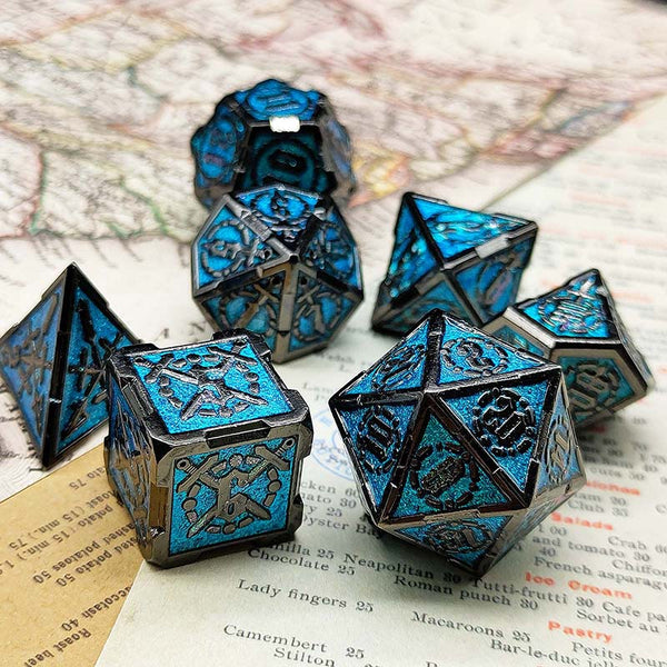 7-delige Metal Dice Set – “Mystic Relic” (Donkerblauw met Zwart)