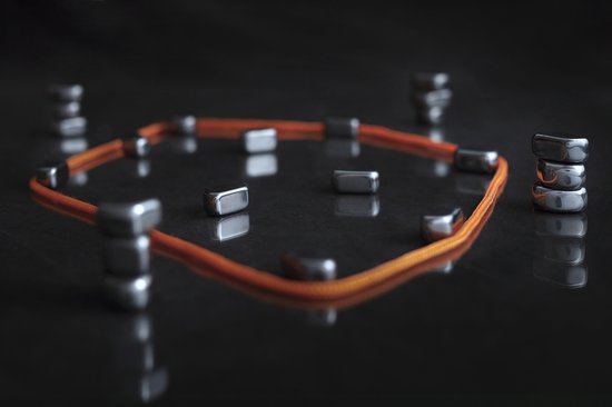 Kluster - Gezelschapsspel - Magnetenspel - 1 tot spelers - vanaf jaar