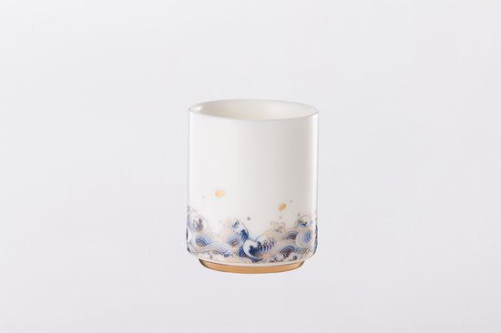 Handgemaakte Porseleinen Theekop – De Springende Karper bij de Drakenpoort – Luxe Theebeker met Gouden Afwerking – Premium Geschenkset