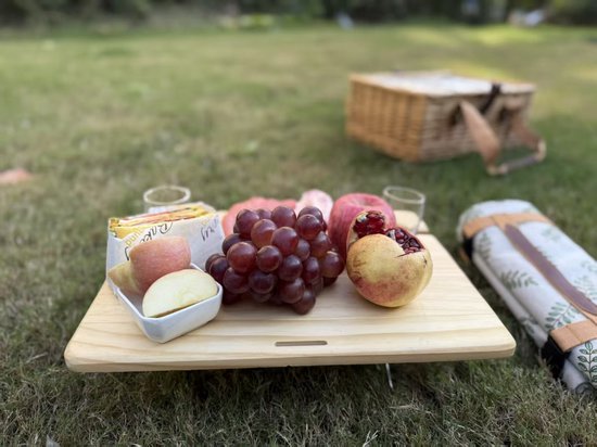 Luxe Rotan Picknickmand met Serviesset & Houten Serveerplank – Compleet 2-Persoons Picknickpakket met Draagriem, Glazen & Picknickkleed