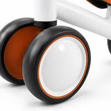 Jeemsie Loopfiets 1 Jaar – Baby Loopfiets 12 tot 36 Maanden – Vierwiel Loopfiets – Eerste Fiets voor Peuters – Binnen & Buiten – Oranje-Wit