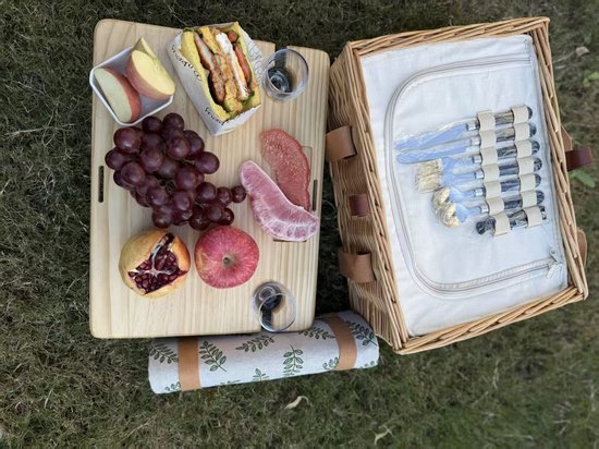 Luxe Rotan Picknickmand met Serviesset & Houten Serveerplank – Compleet 2-Persoons Picknickpakket met Draagriem, Glazen & Picknickkleed