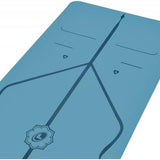Liforme Compacte Reis Yogamat - Fitnessmat Licht Blauw - (66 x 180 x 0,2 cm) 1,6 kg | Inclusief Draagtas | Lichtgewicht & Reisvriendelijk | Uitstekende Grip & Snel Drogend | Milieuvriendelijk Rubber | AlignForMe Markeringen