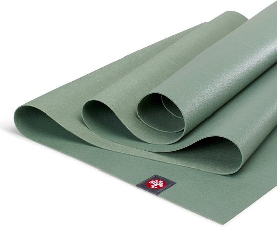 Manduka eKO SuperLite Reis Yoga Mat Leaf Green - Groen – 180x61 cm – Slechts 1,5 mm Dik en weegt 1 KG - Ultralicht, Ultradun & Biologisch Afbreekbare Reis yogamat – Superieure Grip & Duurzaam Natuurlijk Rubber – Ideaal voor Onderweg