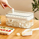 Sasem - Ijsblokjes - 64 ijsblokjes - Ijsblokjes maker Deluxe - IJsblokjes vorm met bakje en deksel - IJsklontjes - Zomer - BPA vrij - Cocktails - Ijsjes - Smoothies - Sapjes - BBQ - Transparant - Niet vaatwasser bestendig