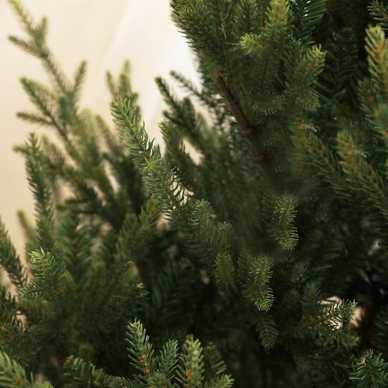 Kunstkerstboom van Noorse spar met metalen voet - 1046 takpunten - 180 cm - Ø157 cm Breed
