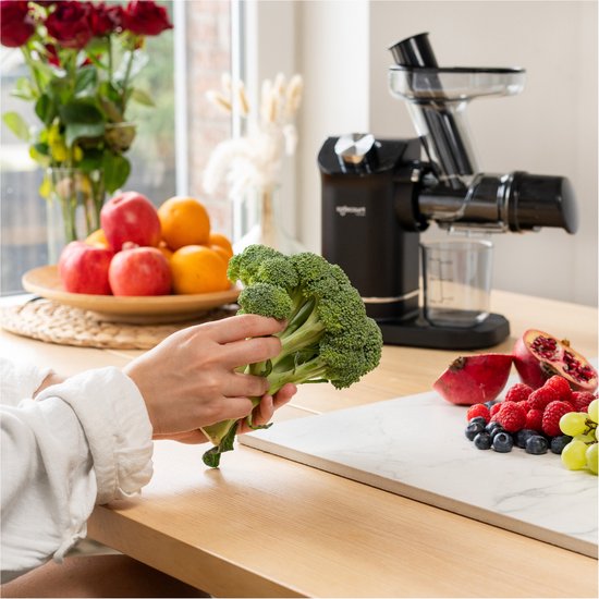 Safecourt Kitchen Slowjuicer - Juicer - Groenten en Fruitpers - BPA-vrij - 700ml - Zwart