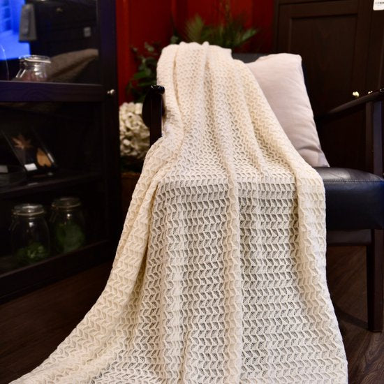 Zachte en Warme Deken - Wit - 100% Acryl - 130x160 cm - Lichtgewicht met Stijlvolle Franjes - Ideaal als Sprei, Plaid, Woondeken, Bankkleed of Sierdeken