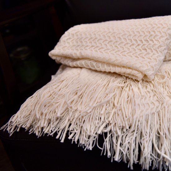 Zachte en Warme Deken - Wit - 100% Acryl - 130x160 cm - Lichtgewicht met Stijlvolle Franjes - Ideaal als Sprei, Plaid, Woondeken, Bankkleed of Sierdeken