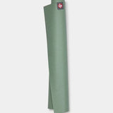 Manduka eKO SuperLite Reis Yoga Mat Leaf Green - Groen – 180x61 cm – Slechts 1,5 mm Dik en weegt 1 KG - Ultralicht, Ultradun & Biologisch Afbreekbare Reis yogamat – Superieure Grip & Duurzaam Natuurlijk Rubber – Ideaal voor Onderweg