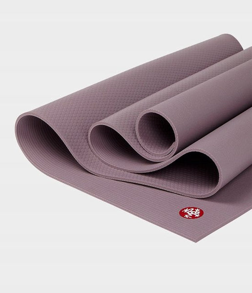 Manduka PRO Yoga Mat Oud Roze - Elderberry | 66 x 183 cm, x 0,6 mm dik | Zeer Goede Antislip & Latexvrij | Ideaal voor Hot Yoga & Vinyasa Flow | Deze Yogamat biedt een optimale ondersteuning voor rug, heupen, knieën en ellebogen op harde ondergronden