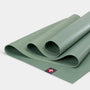 Manduka eKO SuperLite Reis Yoga Mat Leaf Green - Groen – 180x61 cm – Slechts 1,5 mm Dik en weegt 1 KG - Ultralicht, Ultradun & Biologisch Afbreekbare Reis yogamat – Superieure Grip & Duurzaam Natuurlijk Rubber – Ideaal voor Onderweg