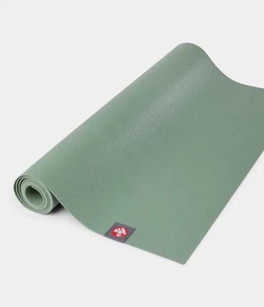 Manduka eKO SuperLite Reis Yoga Mat Leaf Green - Groen – 180x61 cm – Slechts 1,5 mm Dik en weegt 1 KG - Ultralicht, Ultradun & Biologisch Afbreekbare Reis yogamat – Superieure Grip & Duurzaam Natuurlijk Rubber – Ideaal voor Onderweg