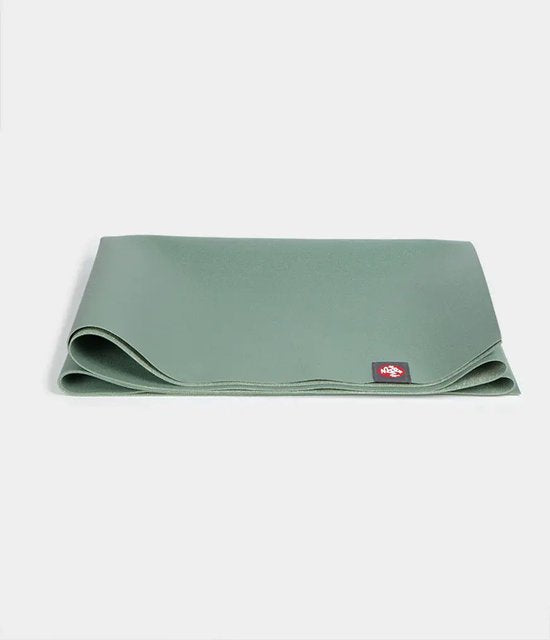 Manduka eKO SuperLite Reis Yoga Mat Leaf Green - Groen – 180x61 cm – Slechts 1,5 mm Dik en weegt 1 KG - Ultralicht, Ultradun & Biologisch Afbreekbare Reis yogamat – Superieure Grip & Duurzaam Natuurlijk Rubber – Ideaal voor Onderweg