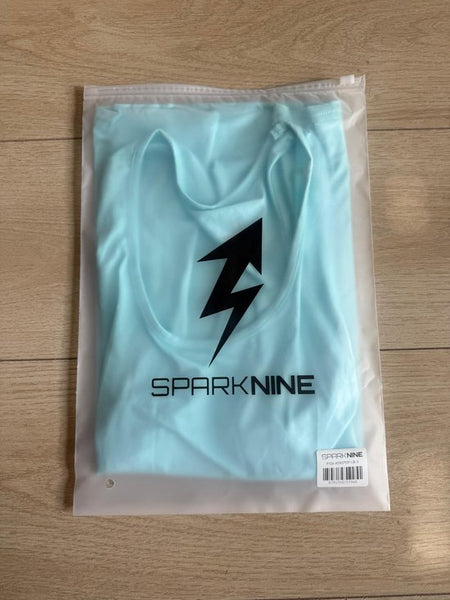 SparkNine Aeris sporttop - sport tanktop - crossover rug - mouwloos - sneldrogend & ademend