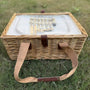 Luxe Rotan Picknickmand met Serviesset & Houten Serveerplank – Compleet 2-Persoons Picknickpakket met Draagriem, Glazen & Picknickkleed