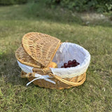 Luxe Ronde Rotan Picknickmand met Deksel en Binnenvoering – Handgemaakte Mand met Handgrepen en Kanten Rand – Perfect voor Picknick, Cadeau of Interieurdecoratie