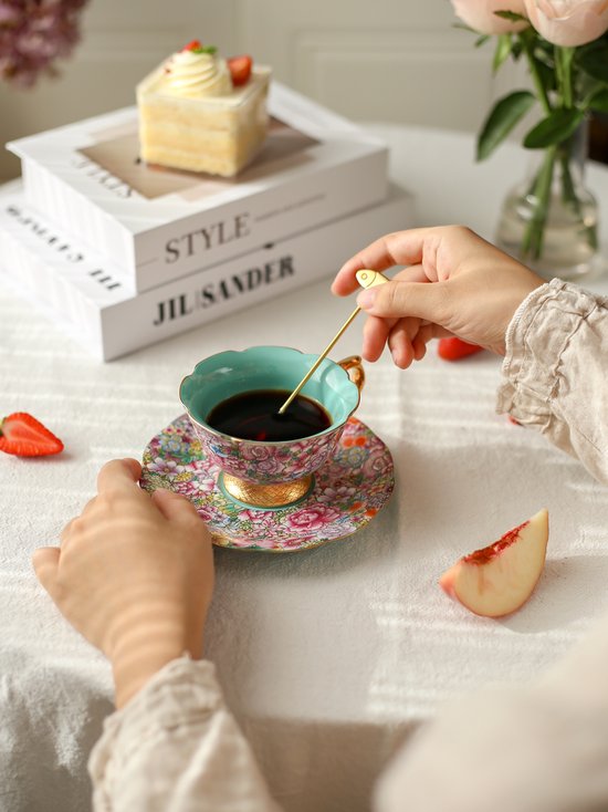 Vintage Bloemen Koffiekop & Schotel Set – Luxe Thee- en Koffieservies met Gouden Lepel – Elegant & Tijdloos