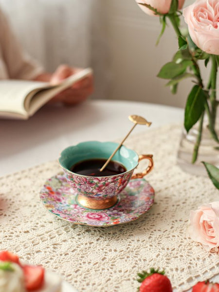 Vintage Bloemen Koffiekop & Schotel Set – Luxe Thee- en Koffieservies met Gouden Lepel – Elegant & Tijdloos