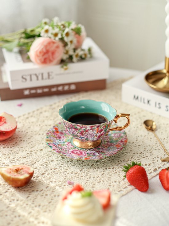 Vintage Bloemen Koffiekop & Schotel Set – Luxe Thee- en Koffieservies met Gouden Lepel – Elegant & Tijdloos