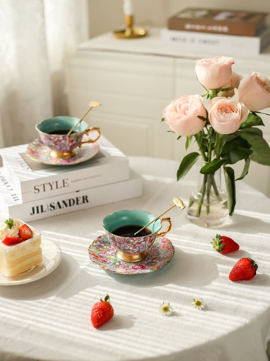Vintage Bloemen Koffiekop & Schotel Set – Luxe Thee- en Koffieservies met Gouden Lepel – Elegant & Tijdloos