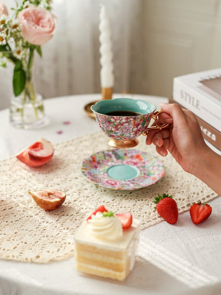 Vintage Bloemen Koffiekop & Schotel Set – Luxe Thee- en Koffieservies met Gouden Lepel – Elegant & Tijdloos
