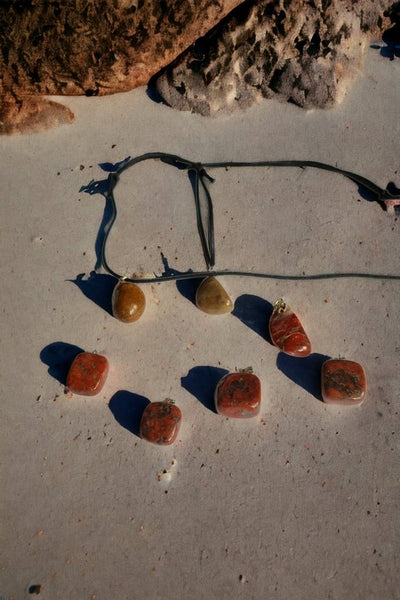 Sasemy - Edelsteen - Jaspis - Rode Jaspis - Edelstenen - Edelsteen Hanger - Edelsteen Ketting - Verjaardag cadeau - Cadeau - Moederdag Cadeau - Vaderdag Cadeau - Sinterklaas cadeau - Kerstcadeau