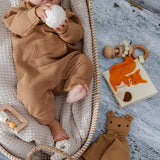 Baby First Toys Geschenkdoos | Complete giftbox met rammelaar, sensorisch boek en stapelspeelgoed