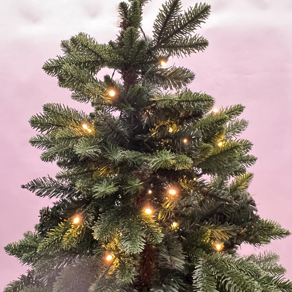 Premium Kerstboom Excellent Trees® LED Mantorp 210 cm met 380 Lampjes