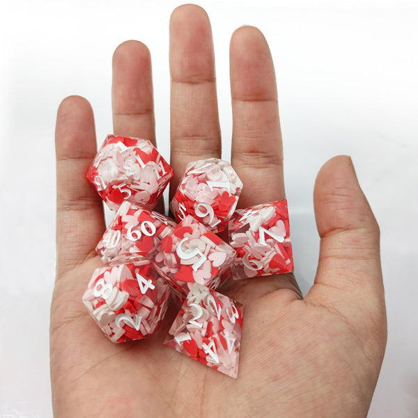 7 delige Resin Dice Set “Love Hearts”