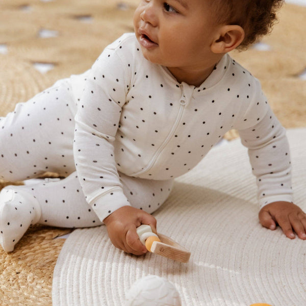 Baby First Toys Geschenkdoos | Complete giftbox met rammelaar, sensorisch boek en stapelspeelgoed