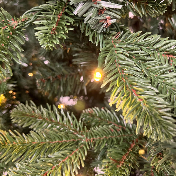 Premium Kerstboom Excellent Trees® LED Mantorp 150 cm met 190 Lampjes