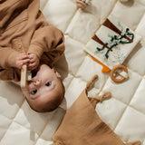 Baby First Toys Geschenkdoos | Complete giftbox met rammelaar, sensorisch boek en stapelspeelgoed