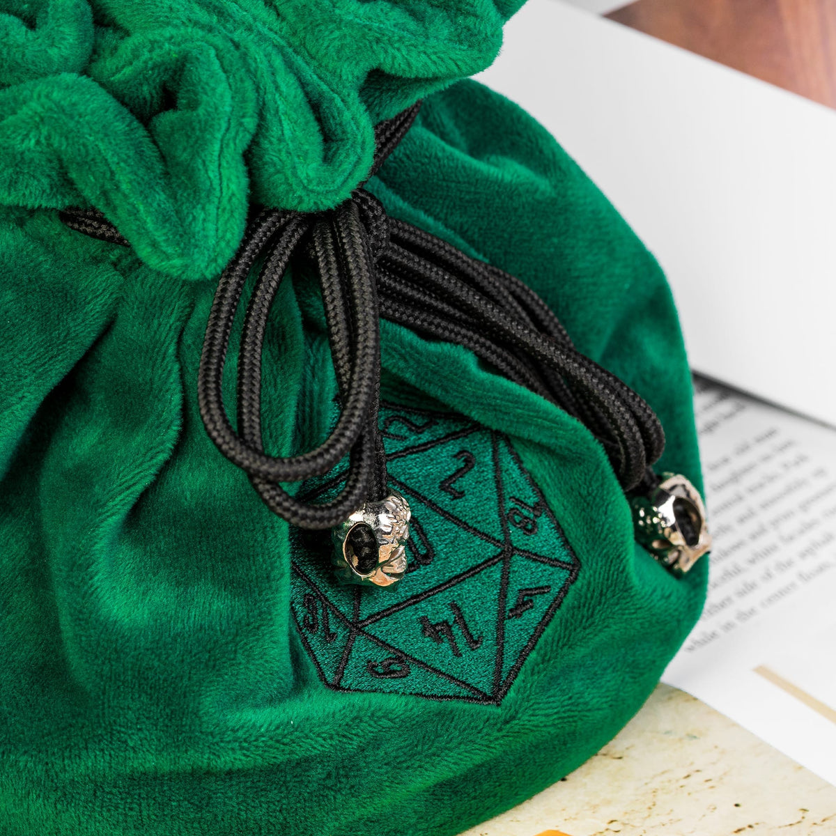 Dobbelstenen Zak met Dice Tray – Zachte Pluche Opbergzak | Voor Dungeons & Dragons & TTRPG Dobbelstenen Groen