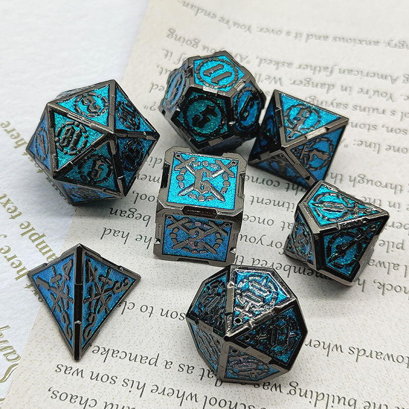 7-delige Metal Dice Set – “Mystic Relic” (Donkerblauw met Zwart)