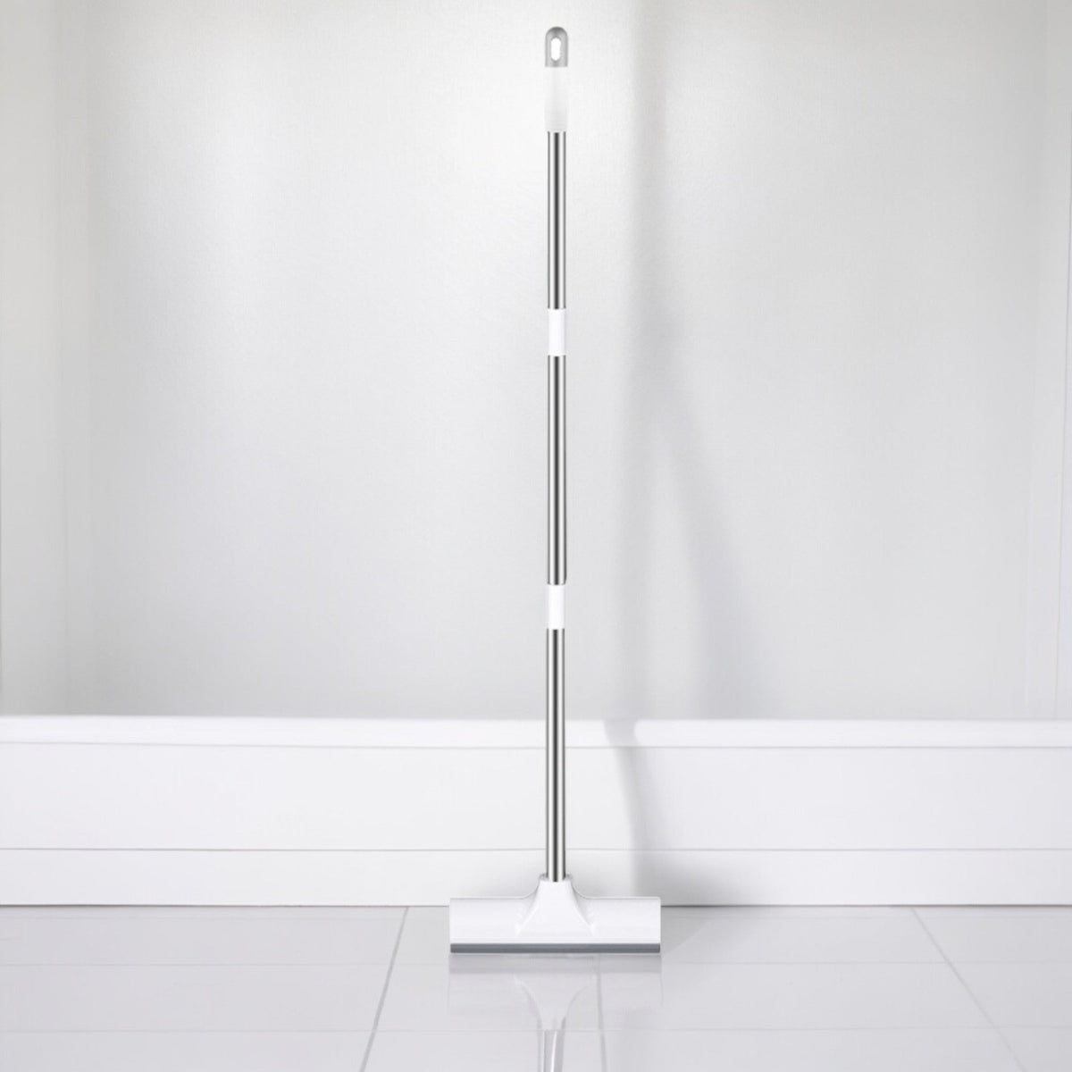 Schrobber 2 in 1 - Trekker douche - Schrobbezem - Luiwagen - Trekker - Schuurborstel - Badkamer borstel vloertrekker met steel schrobborstel - Bezem - vloerwisser badkamer - Schrobborstel Met telescopische steel