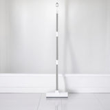 Schrobber 2 in 1 - Trekker douche - Schrobbezem - Luiwagen - Trekker - Schuurborstel - Badkamer borstel vloertrekker met steel schrobborstel - Bezem - vloerwisser badkamer - Schrobborstel Met telescopische steel