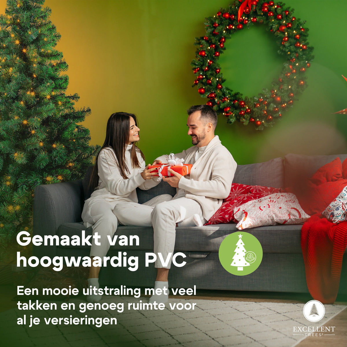 Kerstboom Excellent Trees® LED Stavanger 240 cm met 650 LED Lampjes  - ⌀140cm - ↕240cm