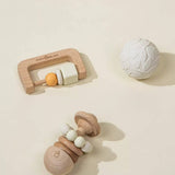 Baby First Toys Geschenkdoos | Complete giftbox met rammelaar, sensorisch boek en stapelspeelgoed